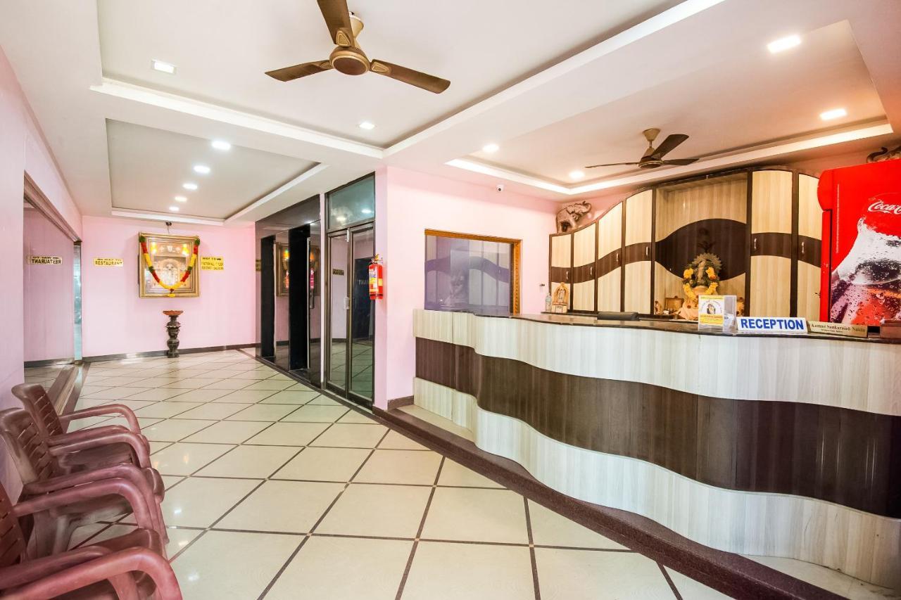 Oyo 62964 Hotel Vandana Grand Nellore Bagian luar foto