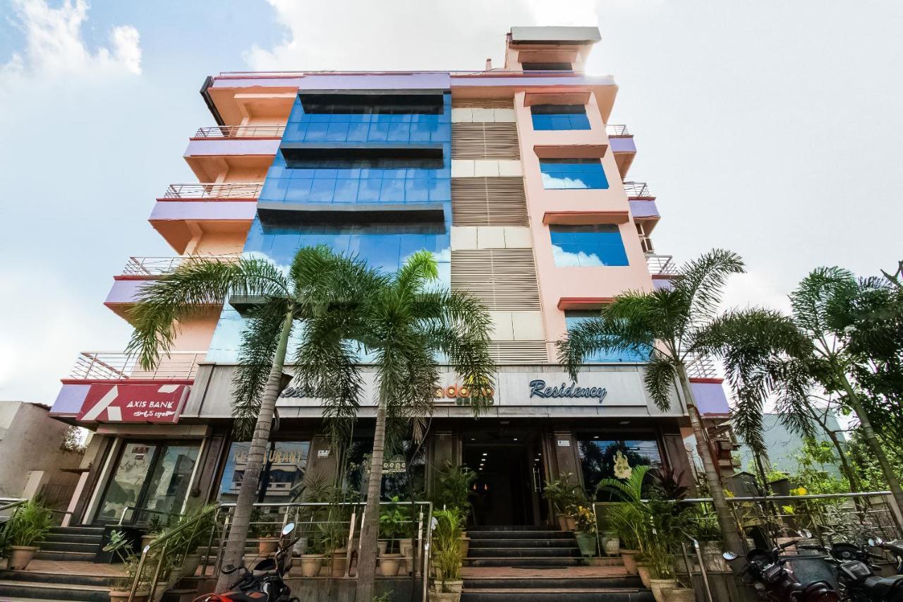 Oyo 62964 Hotel Vandana Grand Nellore Bagian luar foto