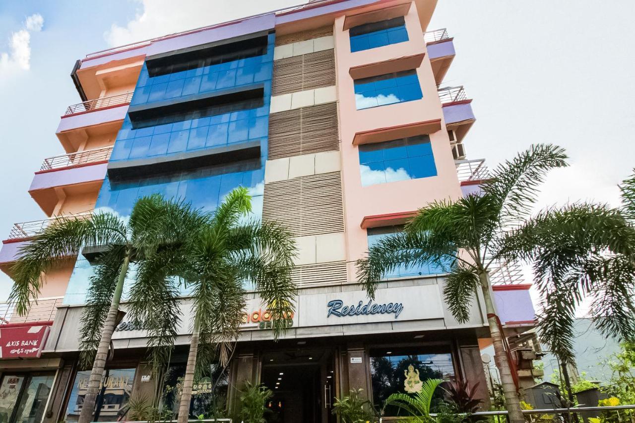 Oyo 62964 Hotel Vandana Grand Nellore Bagian luar foto